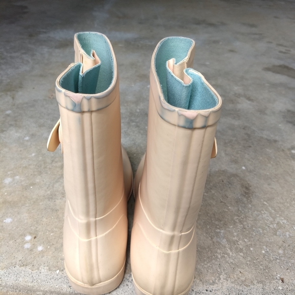 Size 9 Pink Rain Boots - Picture 4 of 6